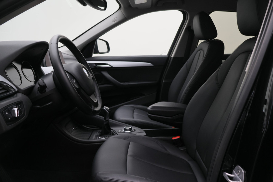 BMW X1 sDrive16d High Executive Leer, Navigatie, Bluetooth, PDC, 17"