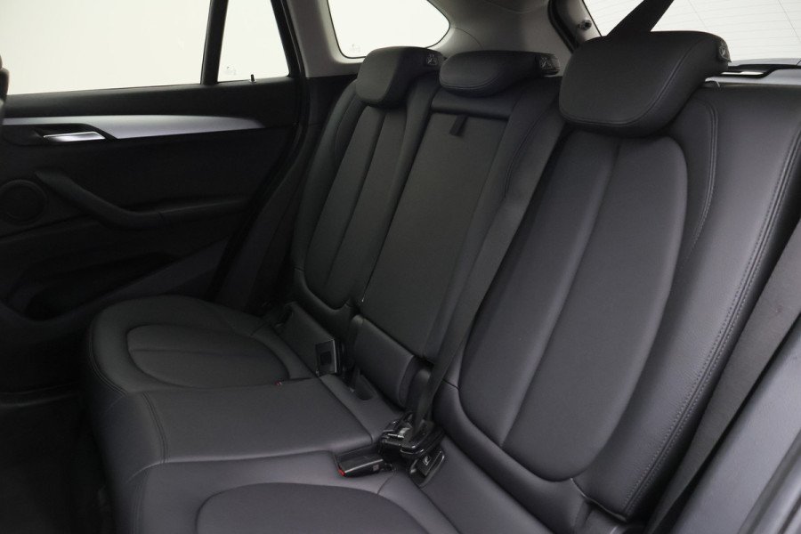 BMW X1 sDrive16d High Executive Leer, Navigatie, Bluetooth, PDC, 17"