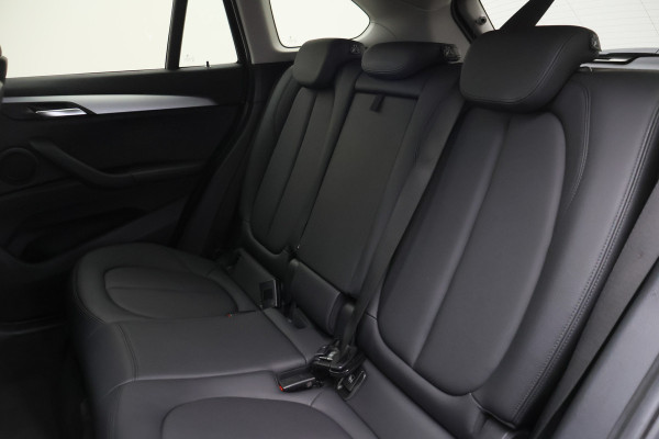 BMW X1 sDrive16d High Executive Leer, Navigatie, Bluetooth, PDC, 17"