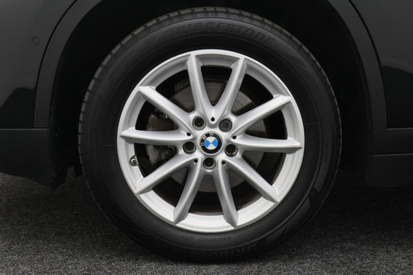 BMW X1 sDrive16d High Executive Leer, Navigatie, Bluetooth, PDC, 17"
