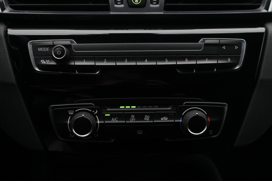 BMW X1 sDrive16d High Executive Leer, Navigatie, Bluetooth, PDC, 17"