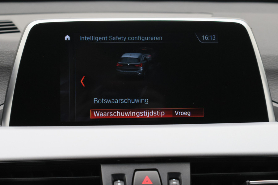 BMW X1 sDrive16d High Executive Leer, Navigatie, Bluetooth, PDC, 17"