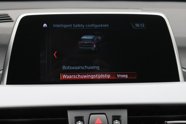 BMW X1 sDrive16d High Executive Leer, Navigatie, Bluetooth, PDC, 17"