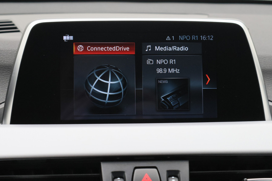 BMW X1 sDrive16d High Executive Leer, Navigatie, Bluetooth, PDC, 17"