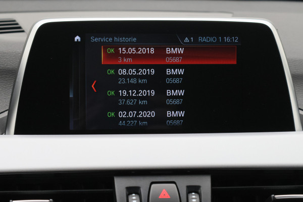 BMW X1 sDrive16d High Executive Leer, Navigatie, Bluetooth, PDC, 17"