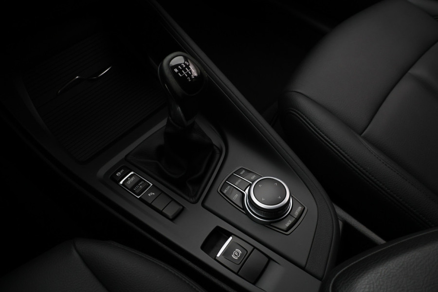 BMW X1 sDrive16d High Executive Leer, Navigatie, Bluetooth, PDC, 17"