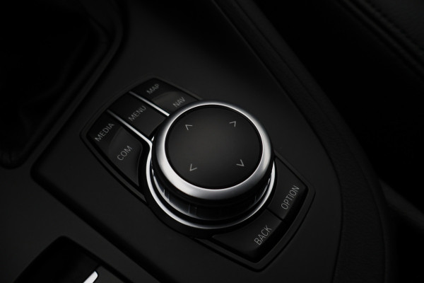 BMW X1 sDrive16d High Executive Leer, Navigatie, Bluetooth, PDC, 17"