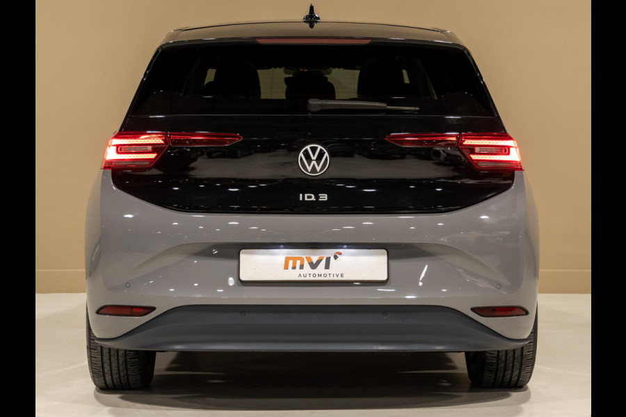 Volkswagen ID.3 First Max 58 kWh SOH 93% / 204pk / Panorama dak / Trekhaak / Leder / Stoel en stuur verwarming /