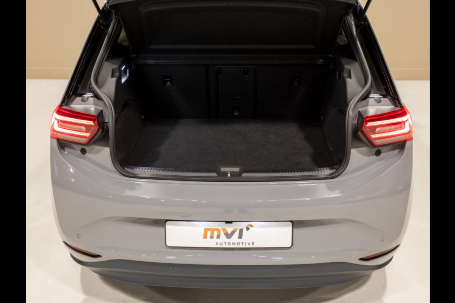 Volkswagen ID.3 First Max 58 kWh SOH 93% / 204pk / Panorama dak / Trekhaak / Leder / Stoel en stuur verwarming /