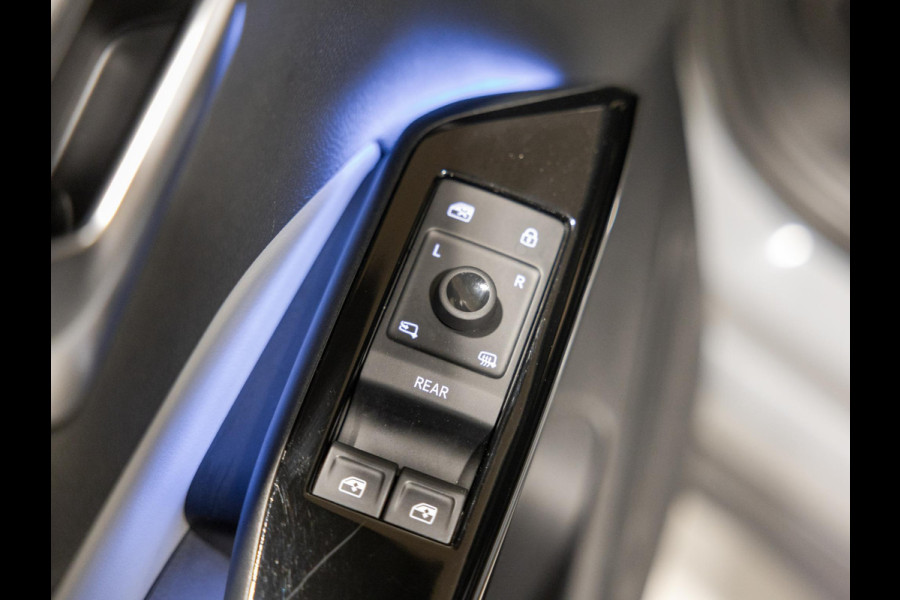 Volkswagen ID.3 First Max 58 kWh SOH 93% / 204pk / Panorama dak / Trekhaak / Leder / Stoel en stuur verwarming /