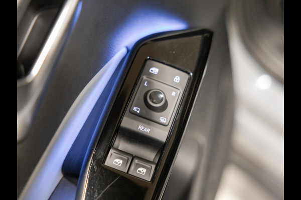 Volkswagen ID.3 First Max 58 kWh SOH 93% / 204pk / Panorama dak / Trekhaak / Leder / Stoel en stuur verwarming /