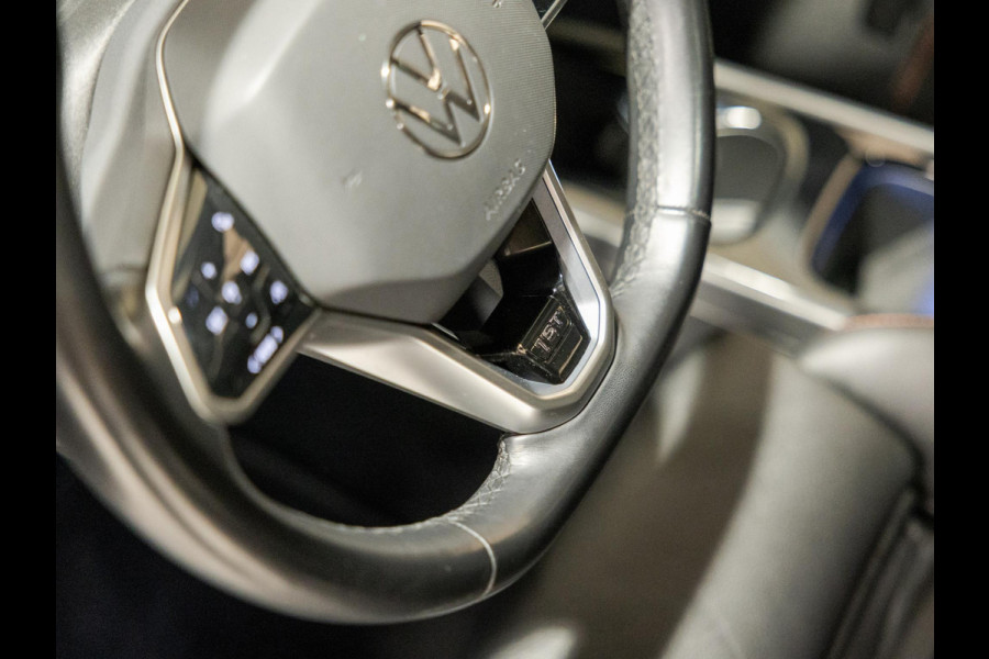 Volkswagen ID.3 First Max 58 kWh SOH 93% / 204pk / Panorama dak / Trekhaak / Leder / Stoel en stuur verwarming /