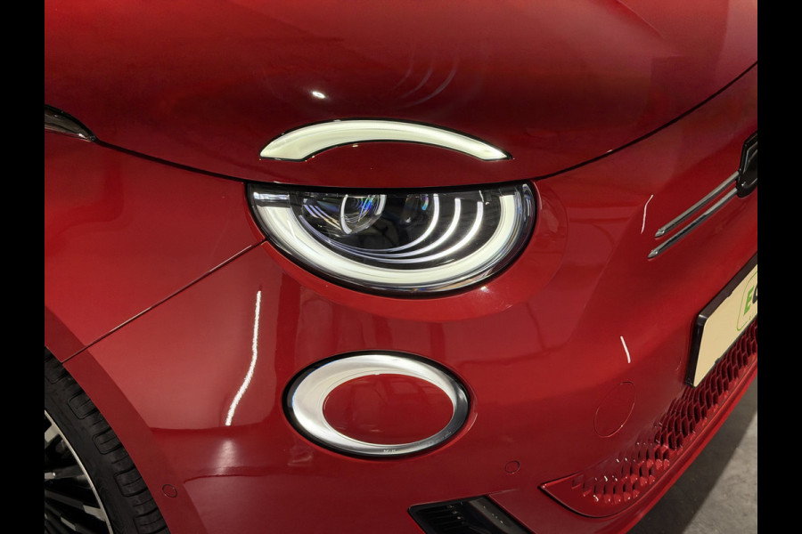 Fiat 500 La Prima 42 kWh | Panorama dak | Apple carplay  / Android auto | JBL! premium audio |