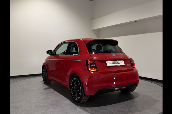 Fiat 500 La Prima 42 kWh | Panorama dak | Apple carplay  / Android auto | JBL! premium audio |