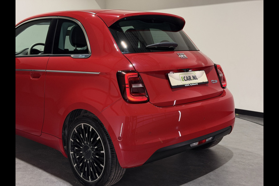 Fiat 500 La Prima 42 kWh | Panorama dak | Apple carplay  / Android auto | JBL! premium audio |