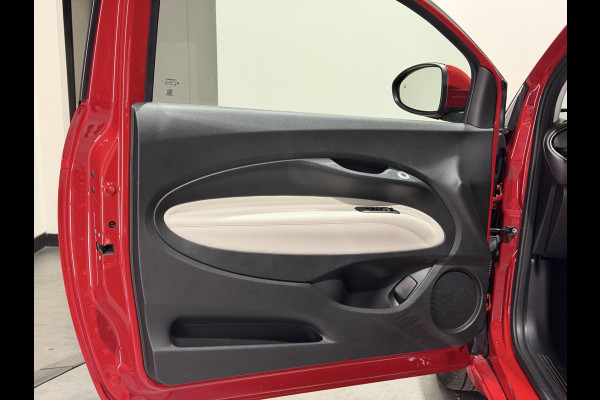 Fiat 500 La Prima 42 kWh | Panorama dak | Apple carplay  / Android auto | JBL! premium audio |