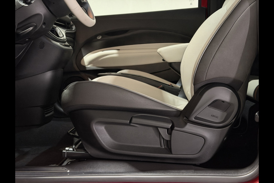Fiat 500 La Prima 42 kWh | Panorama dak | Apple carplay  / Android auto | JBL! premium audio |