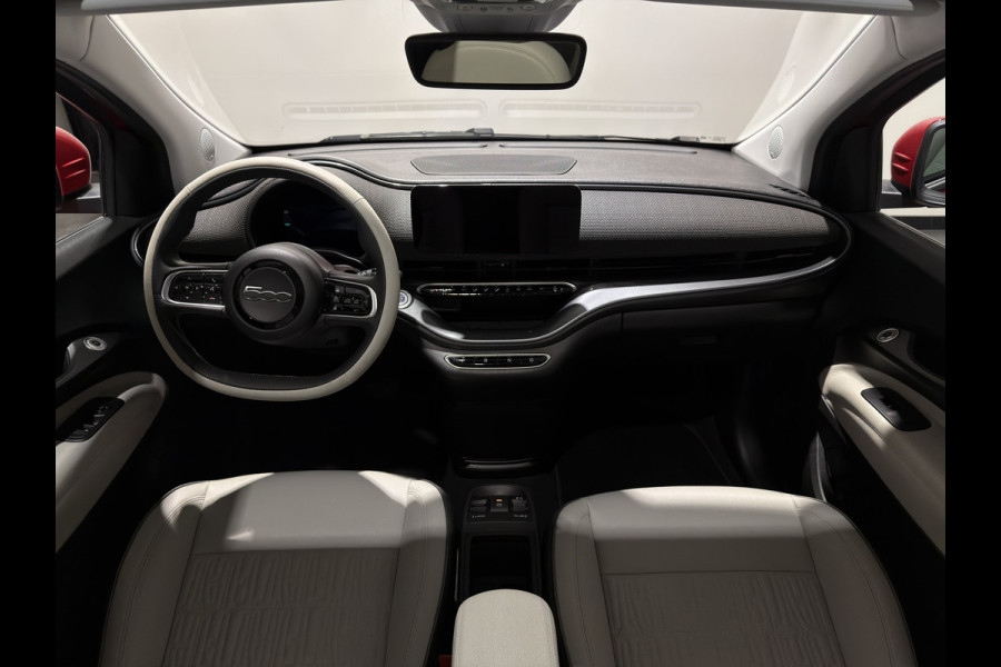 Fiat 500 La Prima 42 kWh | Panorama dak | Apple carplay  / Android auto | JBL! premium audio |