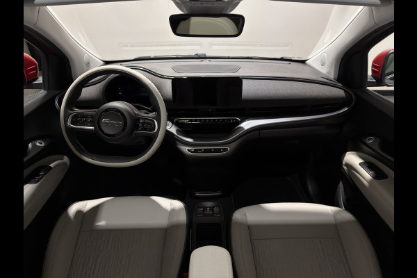 Fiat 500 La Prima 42 kWh | Panorama dak | Apple carplay  / Android auto | JBL! premium audio |