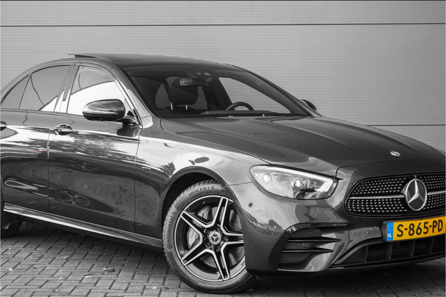 Mercedes-Benz E-Klasse 300 e AMG Line Night Pano Burmester ACC Trekhaak Camera 18"