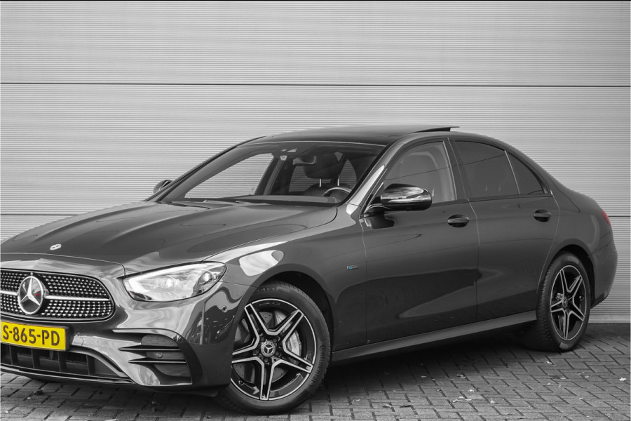 Mercedes-Benz E-Klasse 300 e AMG Line Night Pano Burmester ACC Trekhaak Camera 18"