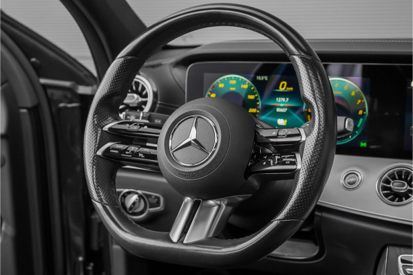 Mercedes-Benz E-Klasse 300 e AMG Line Night Pano Burmester ACC Trekhaak Camera 18"