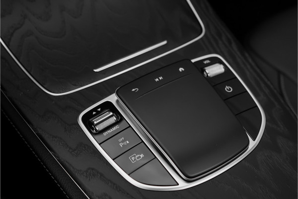 Mercedes-Benz E-Klasse 300 e AMG Line Night Pano Burmester ACC Trekhaak Camera 18"