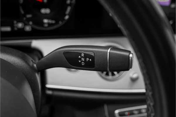 Mercedes-Benz E-Klasse 300 e AMG Line Night Pano Burmester ACC Trekhaak Camera 18"
