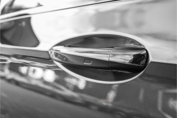 Mercedes-Benz E-Klasse 300 e AMG Line Night Pano Burmester ACC Trekhaak Camera 18"