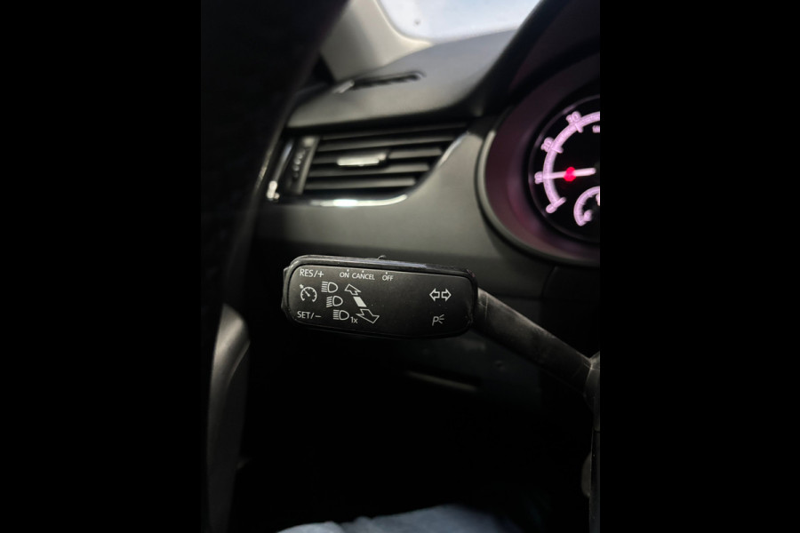 Škoda Octavia Combi 1.0 TSI Greentech Ambition Business Automaat | Navi | Clima | Cruise | Camera