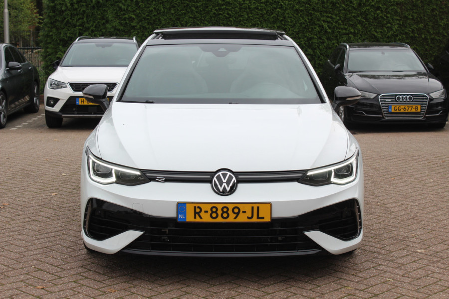 Volkswagen Golf 2.0 TSI R 4Motion / Panoramadak / Camera / Sportuitlaat / 19'' / Matrix LED / Keyless / CarPlay / Stoelverwarming / Dodehoek / DAB / ACC