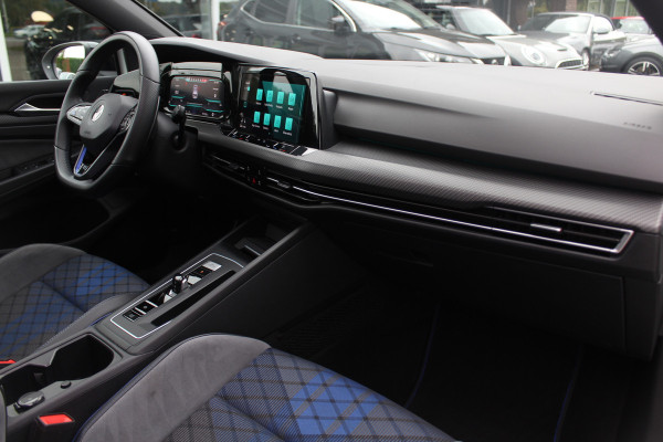 Volkswagen Golf 2.0 TSI R 4Motion / Panoramadak / Camera / Sportuitlaat / 19'' / Matrix LED / Keyless / CarPlay / Stoelverwarming / Dodehoek / DAB / ACC