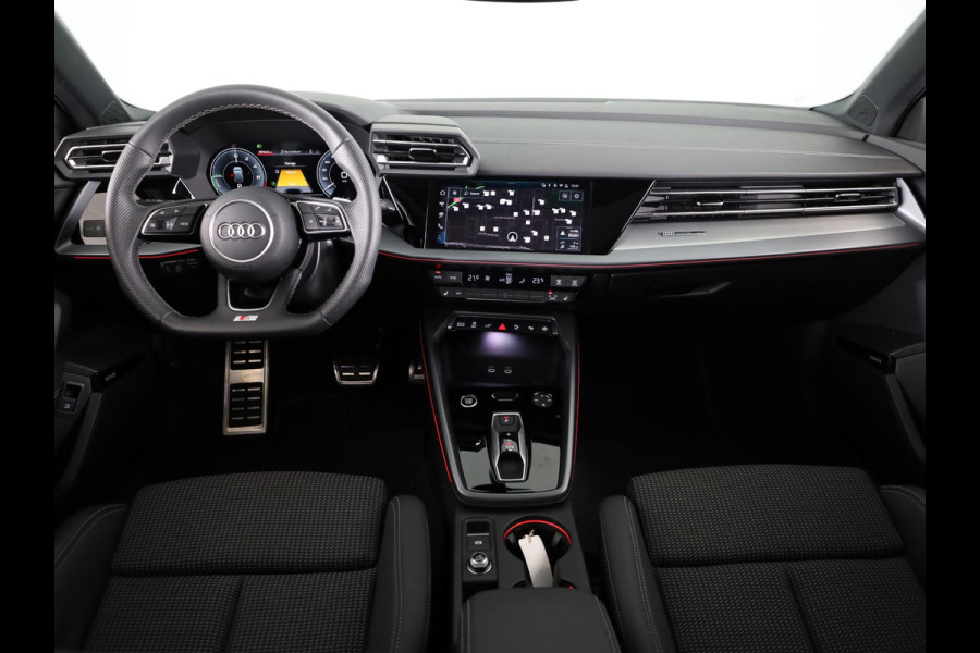Audi A3 Sportback 40 TFSI e S edition 204pk | Panoramadak | 17 inch lichtmetalen velgen | Sonos Audio | Adaptive cruise controle | |Verlengde garantie