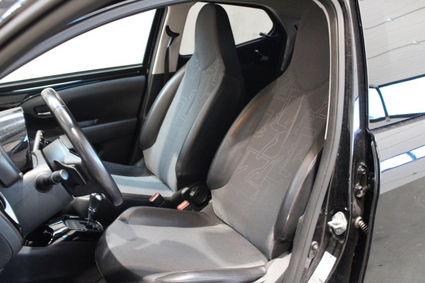 Toyota Aygo 1.0 VVT-i x-joy Camera/Navigatie Prijs is rijklaar incl bovag garantie