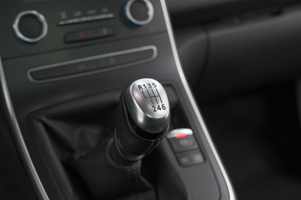 Renault Scénic TCe 140 Intens | Trekhaak | Camera | Panoramadak | Navigatie