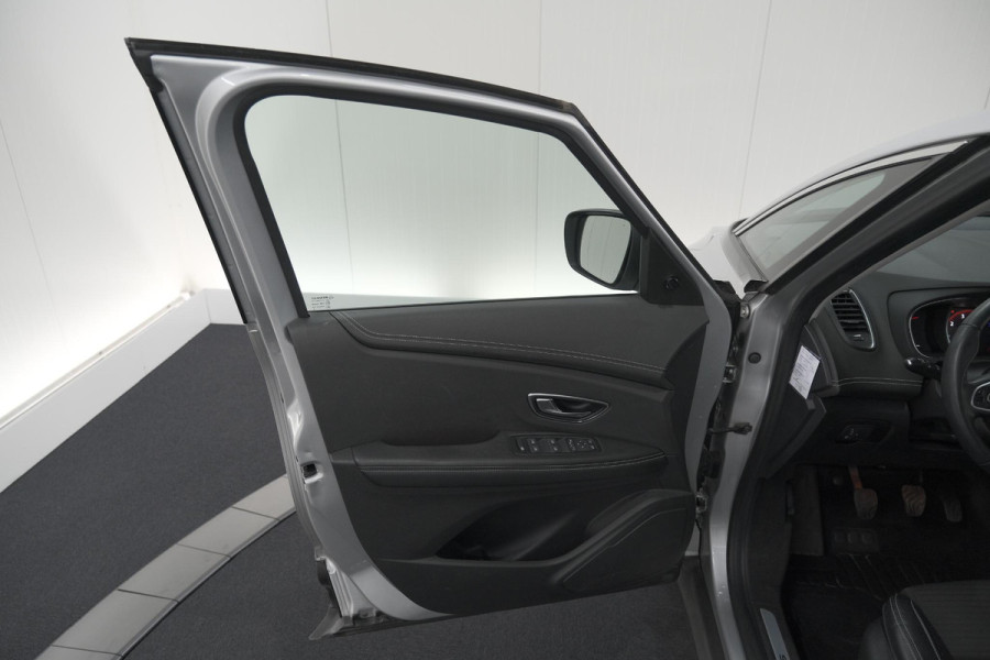 Renault Scénic TCe 140 Intens | Trekhaak | Camera | Panoramadak | Navigatie