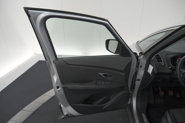 Renault Scénic TCe 140 Intens | Trekhaak | Camera | Panoramadak | Navigatie