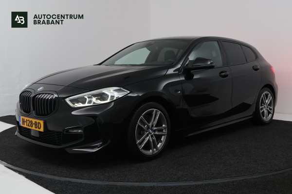 BMW 1-serie 118i Executive Edition (CAMERA, SFEERVERLICHTING, NAVIGATIE CARPLAY, DIGITALE COCKPIT)