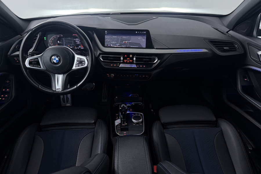 BMW 1-serie 118i Executive Edition (CAMERA, SFEERVERLICHTING, NAVIGATIE CARPLAY, DIGITALE COCKPIT)
