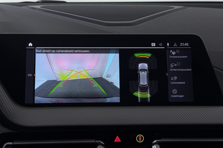 BMW 1-serie 118i Executive Edition (CAMERA, SFEERVERLICHTING, NAVIGATIE CARPLAY, DIGITALE COCKPIT)