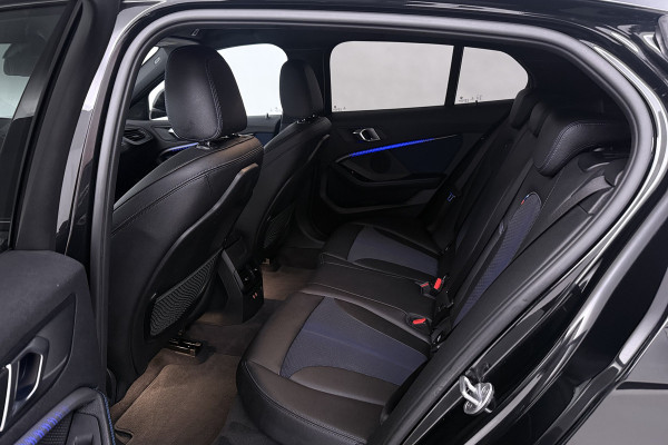 BMW 1-serie 118i Executive Edition (CAMERA, SFEERVERLICHTING, NAVIGATIE CARPLAY, DIGITALE COCKPIT)