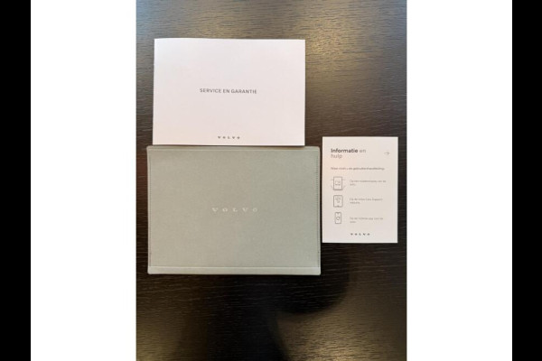 Volvo XC60 T6 350PK Plug-in hybrid AWD Plus Black Edition / Adaptive Cruise control / Elektrische stoelen met geheugen / Stuurverwarming / Stoelverwarming v+a / 360 Camera / Harman Kardon / Semi-elektrisch inklapbare trekhaak