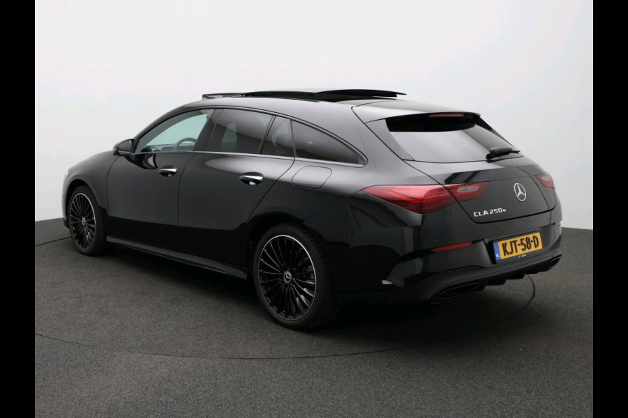 Mercedes-Benz CLA-Klasse Shooting Brake 250 e Business Solution AMG AMG Line | Night Pakket | Panorama Schuif-Kanteldak | Head-up display | Distronic | 360°-camera | MBUX Augmented Reality navigatie. Inclusief 24 maanden Mercedes-Benz Certified garantie voor Europa.