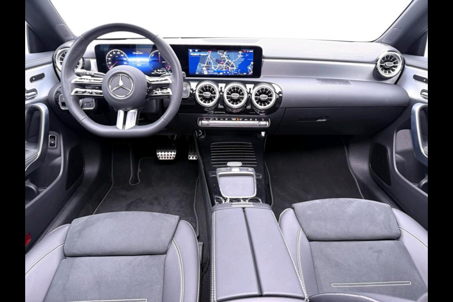 Mercedes-Benz CLA-Klasse Shooting Brake 250 e Business Solution AMG AMG Line | Night Pakket | Panorama Schuif-Kanteldak | Head-up display | Distronic | 360°-camera | MBUX Augmented Reality navigatie. Inclusief 24 maanden Mercedes-Benz Certified garantie voor Europa.