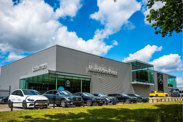 Mercedes-Benz CLA-Klasse Shooting Brake 250 e Business Solution AMG AMG Line | Night Pakket | Panorama Schuif-Kanteldak | Head-up display | Distronic | 360°-camera | MBUX Augmented Reality navigatie. Inclusief 24 maanden Mercedes-Benz Certified garantie voor Europa.
