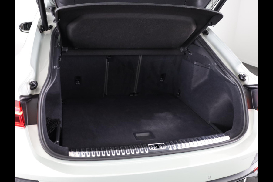 Audi Q3 Sportback 45 TFSI quattro edition one 230pk | Navigatie | Parkeercamera | B&O Audio | Panoramadak | Lederen bekleding