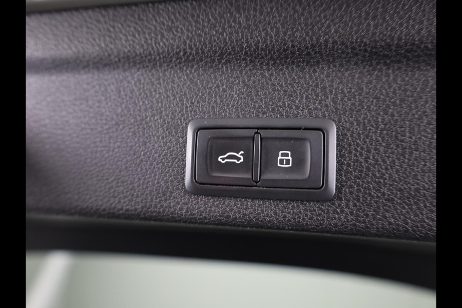 Audi Q3 Sportback 45 TFSI quattro edition one 230pk | Navigatie | Parkeercamera | B&O Audio | Panoramadak | Lederen bekleding