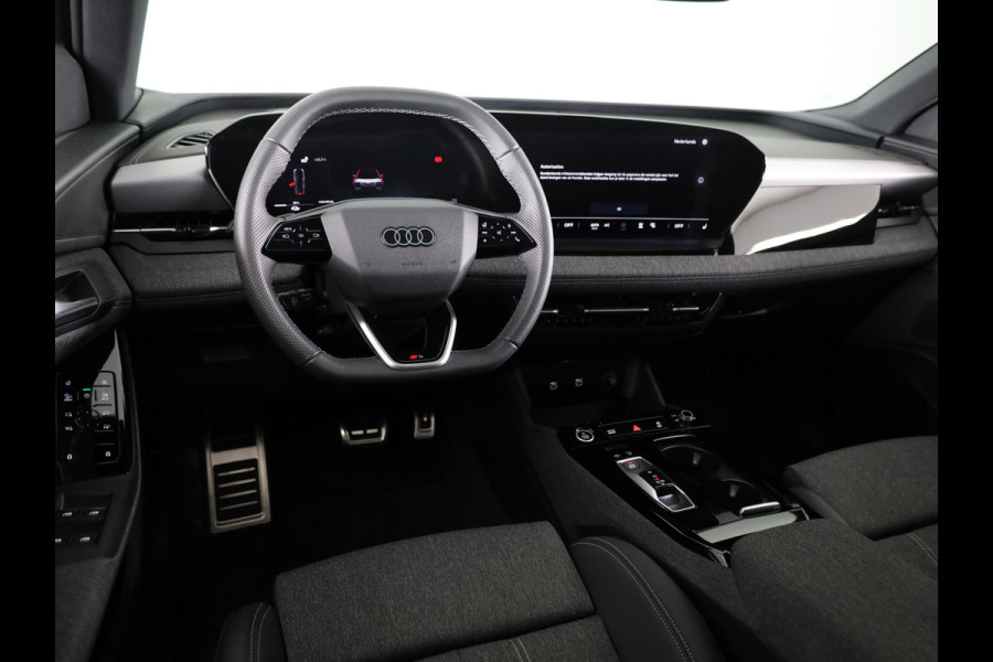 Audi Q6 Sportback e-tron Advanced edition 83 kWh 252 pk | Private lease vanaf € 998,- per maand | Verlengde garantie | Navigatie | Warmtepomp | Panoramadak | Parkeersensoren (Park assist) | Rondomzicht camera | Stoelverwarming v/a |