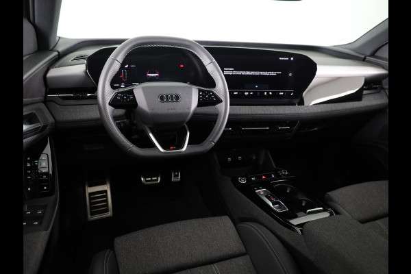 Audi Q6 Sportback e-tron Advanced edition 83 kWh 252 pk | Private lease vanaf € 998,- per maand | Verlengde garantie | Navigatie | Warmtepomp | Panoramadak | Parkeersensoren (Park assist) | Rondomzicht camera | Stoelverwarming v/a |