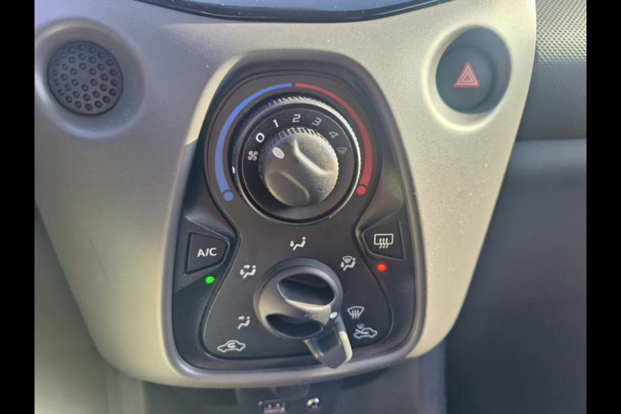 Peugeot 108 1.0 e-VTi Active Rijklaar “Sinds 1970 | 5.000+ reviews | Score 9,5 | Service zoals ’t hoort” Henk Jongen Auto's in Helmond,  al 50 jaar service zoals 't hoort!